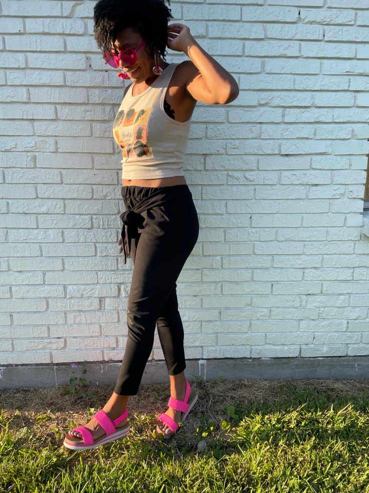 Trying to figure out how to style a cropped graphic tee? Add paper bag pants | ordinarilyextraordinarymom #graphictees #graphicteeoutfit #graphictshirt #graphictshirtoutfit#stylingagraphictee